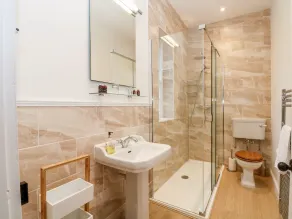 South Tower Cottage - Bathroom