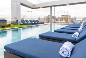 The Otis Hotel Austin, Autograph Collection - Piscina