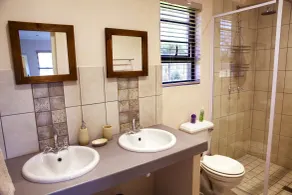 Mayfair Farm Cottages - Badezimmer