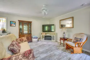 Pets Welcome! Lexington Getaway w/ Gigantic Yard - Interiör