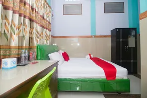 RedDoorz Syariah near Alun-Alun Bojonegoro - Room