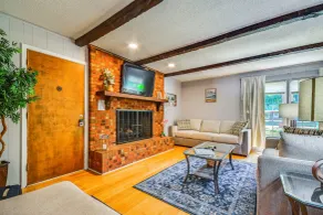 1 Mi to Thomasville Emporium! Charming Getaway - Interior