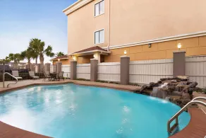 Days Inn & Suites by Wyndham Houston Hobby Airport - Piscine