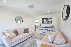 Norwalk Retreat w/ Pool ~ 11 Mi to Disneyland Park - Innvendig