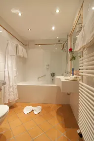 Hotel Rheinischer Hof - Bathroom