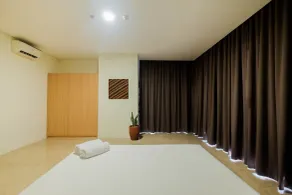 Relaxing 1BR Apartment at 15th Floor L'Avenue By Travelio - Rum