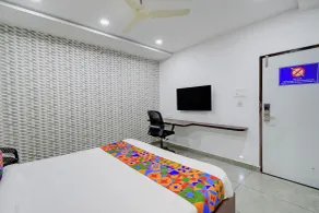 FabHotel Sushmitha Inn - Rom