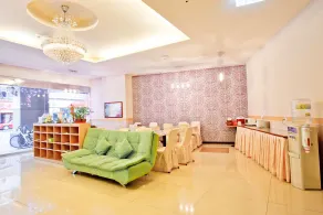 Green Park Commercial Hotel - Lobby