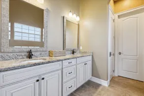 102 Mediterranean Way - Bad