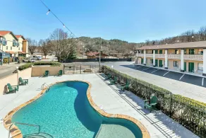 Quality Inn Downtown Helen - Piscine