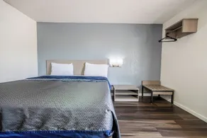 OYO Stay Inn & Suites - Room