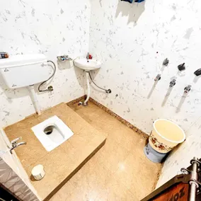 Hotel Raghunandan Inn Near Shri Ram Janmabhoomi - Bathroom