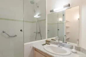 Hôtel-Résidence la Pinède - Baño