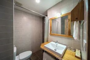 9Station Hostel & Bar Phu Quoc - Bathroom