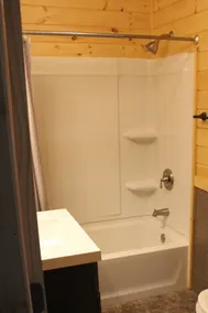 Hill View Motel and Cottages - Bathroom