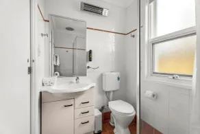 Montblu at Echo Point - Bathroom