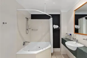 Eastgate on the Range Motel - Bathroom