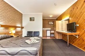 Holbrook Town Centre Motor Inn - Room