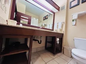 Comfort Suites Portland Southwest - Bathroom