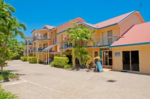 at Beach Court Holiday Villas - Interior entrance