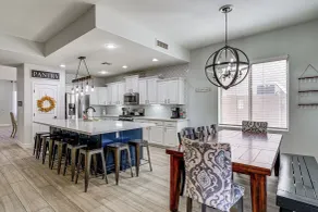 Outdoor Oasis w/ Pool! Glendale Group Escape - Innenbereich