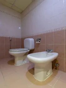 City Plaza Hotel - Bathroom