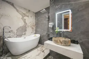 Romeo Hotel Linh Dam 1 - by BAY LUXURY - Badezimmer