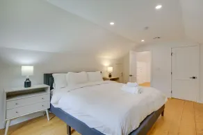Modern Sharon Farmhouse: Spacious, Patio, Views - Værelse