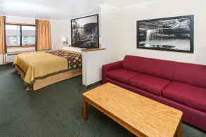 Super 8 by Wyndham Ottawa Starved Rock - Chambre