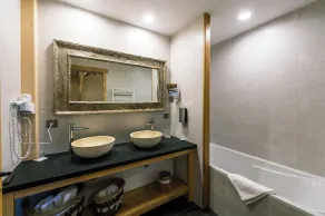 Logis hôtel & restaurant - Auberge de l'Abbaye - Badezimmer