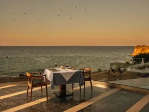 Cavo Orient Beach Hotel & Suites - Restaurant