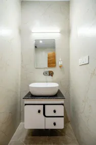 Lime Tree Hotels and Banquet Greater Noida - Bathroom