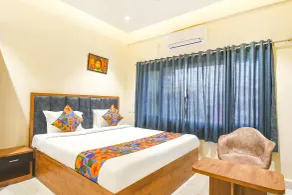 Fabhotel Prime The Golden Plaza - Room