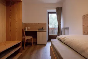 SAN PIETRO DOLOMITI Small Budget Hotel - Habitación