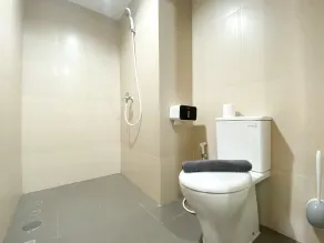 Well Furnished and Cozy Studio at LRT City Jatibening Apartment - Badezimmer