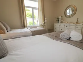 Robin Hill - Room