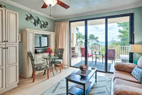 Saint Thomas Condo w/ Ocean Views, Walk to Beach! - Interior