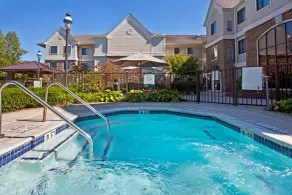 Staybridge Suites Detroit-Utica by IHG - Piscine
