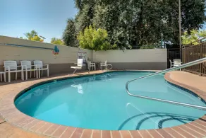 Comfort Suites Downtown Sacramento - Piscine