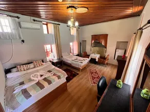 Tarihi Sarı Konak - Rom