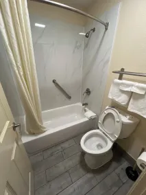CourtesyStay - Badezimmer
