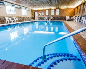 Comfort Inn & Suites Riverview near Davenport and I-80 - Pool