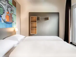 B&B Hotel Stuttgart-Neckarhafen - Room