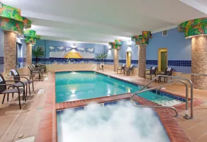 Holiday Inn Express Hotel & Suites Athens by IHG - Basseng