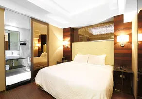 Royal Group Hotel Ho Yi Branch - Room