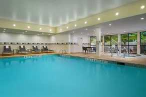 Courtyard by Marriott Kingston - Pool