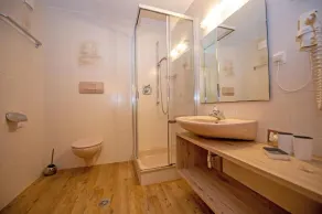Chalet Alpina - Bathroom