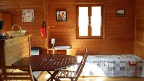 Mobilheim mit Garten, Terrasse und Grill - Zimmer