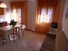 Bright flat in a colourful building - Beahost - Sala de estar