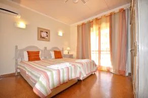 Spacious Retreat with Prime Location, Private pool, snooker, free AC Wifi - Chambre
